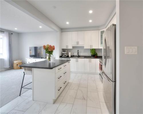 40-47 Gleason Crescent, Kitchener, ON - Indoor Photo Showing Kitchen With Upgraded Kitchen