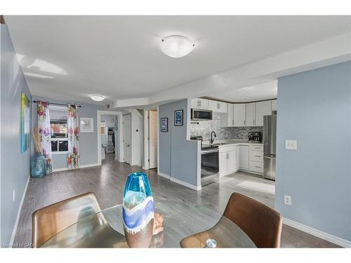 9 Hope Avenue, Hamilton, ON - Indoor Photo Showing Kitchen