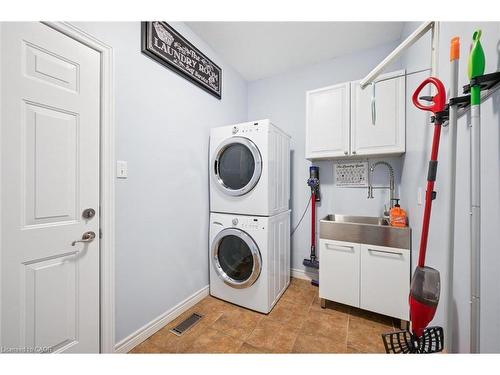 279 Farley Drive, Guelph, ON - Indoor Photo Showing Laundry Room