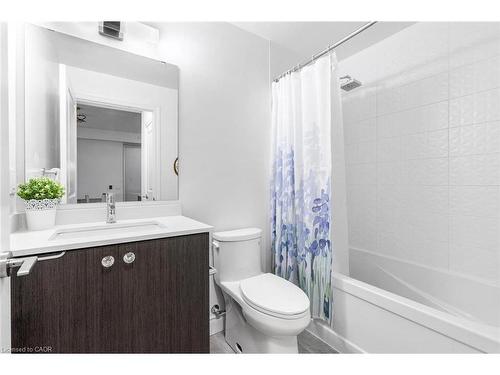 226-1050 Main Street E, Milton, ON - Indoor Photo Showing Bathroom