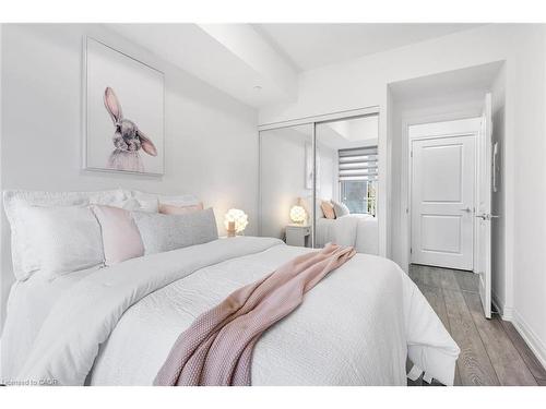 226-1050 Main Street E, Milton, ON - Indoor Photo Showing Bedroom