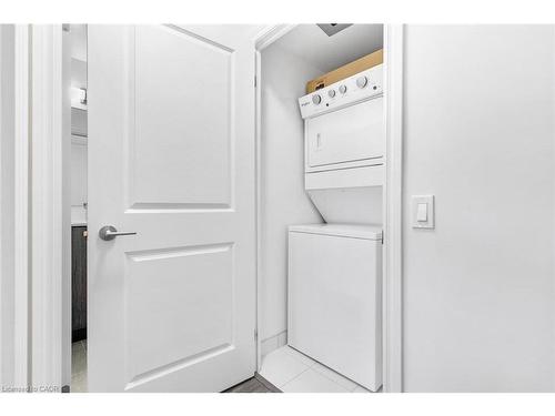 226-1050 Main Street E, Milton, ON - Indoor Photo Showing Laundry Room