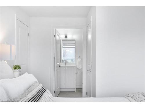 226-1050 Main Street E, Milton, ON - Indoor Photo Showing Bedroom