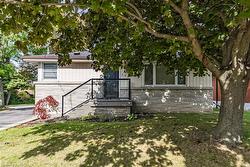 105 Mcelroy Road E Hamilton, ON L9A 1Z1