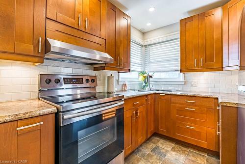 105 Mcelroy Road E, Hamilton, ON - Indoor Photo Showing Kitchen