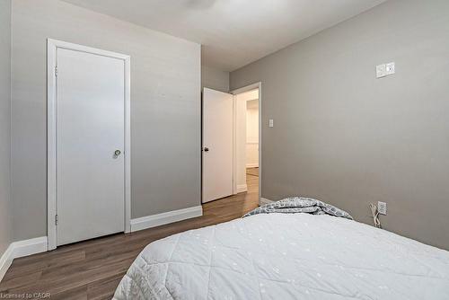 105 Mcelroy Road E, Hamilton, ON - Indoor Photo Showing Bedroom