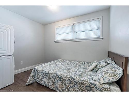 105 Mcelroy Road E, Hamilton, ON - Indoor Photo Showing Bedroom