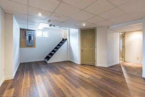 105 Mcelroy Road E, Hamilton, ON - Indoor