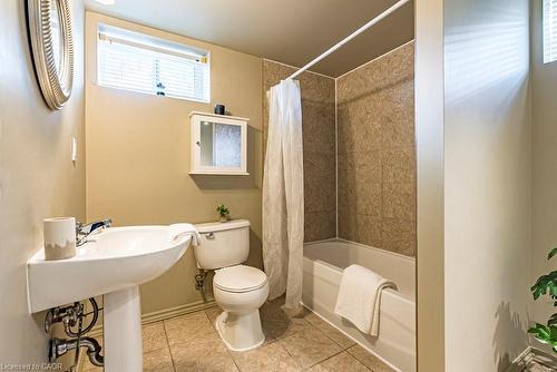 105 Mcelroy Road E, Hamilton, ON - Indoor Photo Showing Bathroom