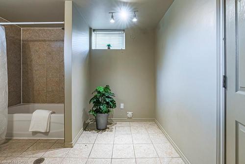 105 Mcelroy Road E, Hamilton, ON - Indoor Photo Showing Other Room