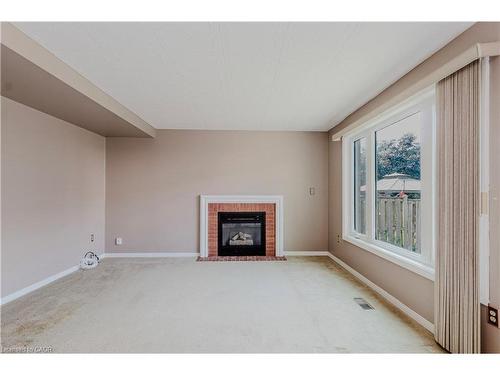 195 Duncairn Crescent, Hamilton, ON - Indoor Photo Showing Living Room With Fireplace