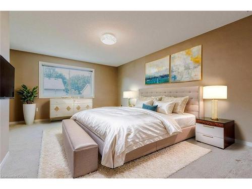 195 Duncairn Crescent, Hamilton, ON - Indoor Photo Showing Bedroom