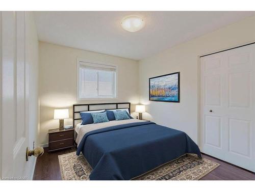 195 Duncairn Crescent, Hamilton, ON - Indoor Photo Showing Bedroom