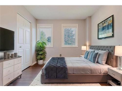 195 Duncairn Crescent, Hamilton, ON - Indoor Photo Showing Bedroom