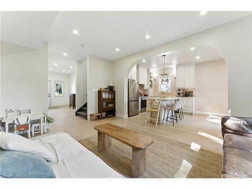 13 Linden Street, Aylmer, ON - Indoor Photo Showing Living Room