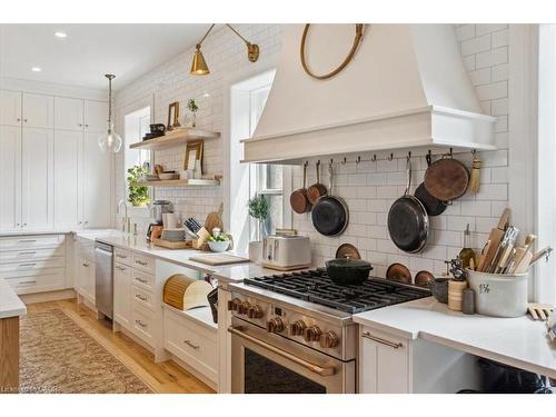 123 Main Street W, Grimsby, ON - Indoor Photo Showing Kitchen With Upgraded Kitchen
