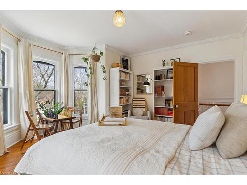 123 Main Street W, Grimsby, ON - Indoor Photo Showing Bedroom