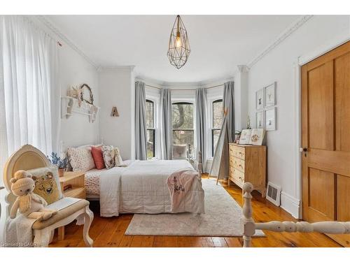 123 Main Street W, Grimsby, ON - Indoor Photo Showing Bedroom