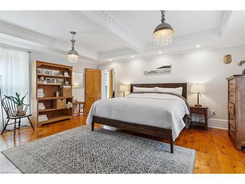 123 Main Street W, Grimsby, ON - Indoor Photo Showing Bedroom
