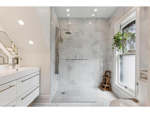 123 Main Street W, Grimsby, ON - Indoor Photo Showing Bathroom