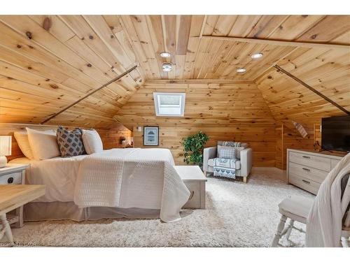 123 Main Street W, Grimsby, ON - Indoor Photo Showing Bedroom