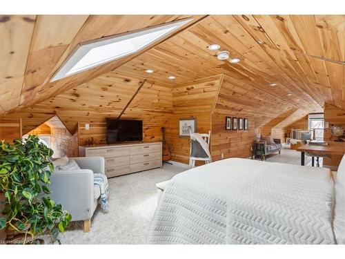 123 Main Street W, Grimsby, ON - Indoor Photo Showing Bedroom