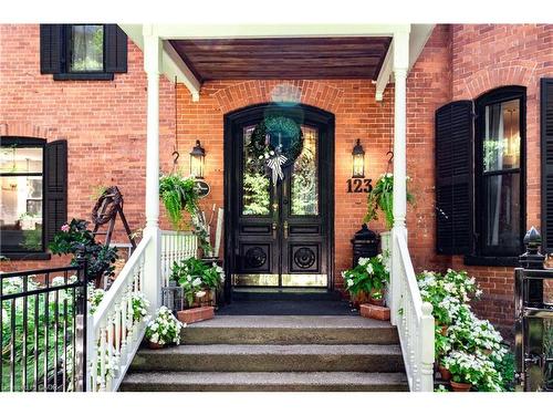 123 Main Street W, Grimsby, ON - Outdoor