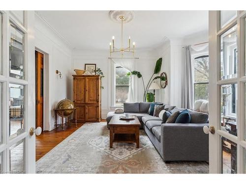 123 Main Street W, Grimsby, ON - Indoor Photo Showing Living Room