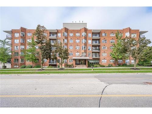 504-300 Keats Way  Waterloo, ON N2L 6E6