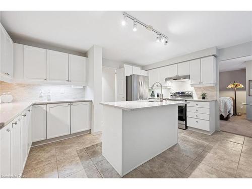 504-300 Keats Way, Waterloo, ON - Indoor Photo Showing Kitchen
