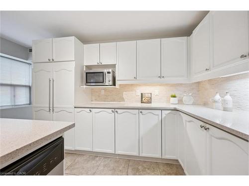 504-300 Keats Way, Waterloo, ON - Indoor Photo Showing Kitchen