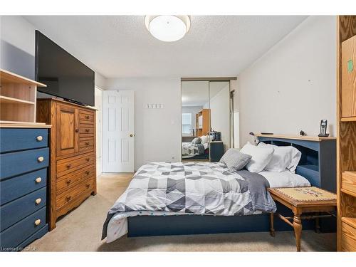 504-300 Keats Way, Waterloo, ON - Indoor Photo Showing Bedroom