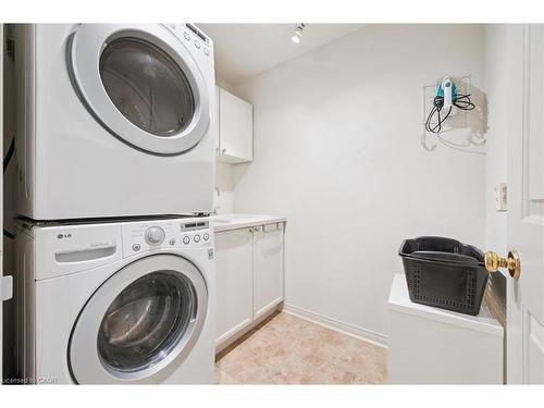 504-300 Keats Way, Waterloo, ON - Indoor Photo Showing Laundry Room