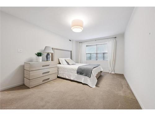 504-300 Keats Way, Waterloo, ON - Indoor Photo Showing Bedroom