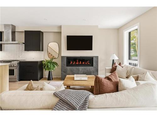 95 William Street W, Waterloo, ON - Indoor Photo Showing Living Room With Fireplace