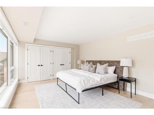 95 William Street W, Waterloo, ON - Indoor Photo Showing Bedroom