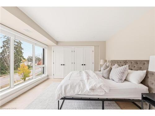 95 William Street W, Waterloo, ON - Indoor Photo Showing Bedroom