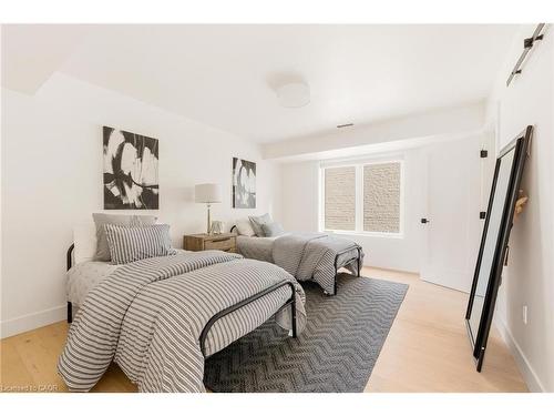 95 William Street W, Waterloo, ON - Indoor Photo Showing Bedroom