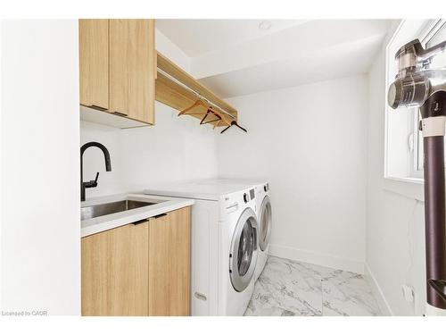 95 William Street W, Waterloo, ON - Indoor Photo Showing Laundry Room