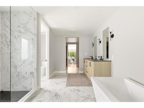 95 William Street W, Waterloo, ON - Indoor Photo Showing Bathroom