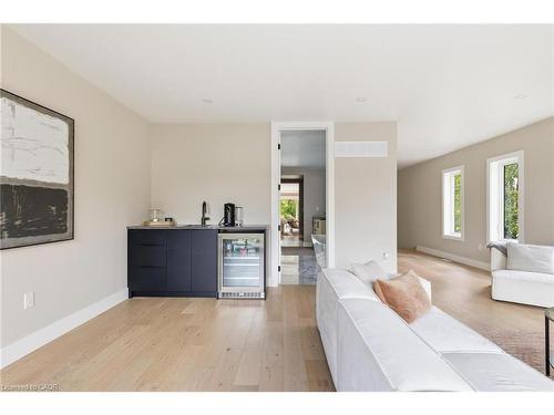 95 William Street W, Waterloo, ON - Indoor Photo Showing Living Room