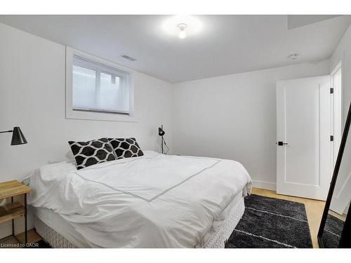 95 William Street W, Waterloo, ON - Indoor Photo Showing Bedroom