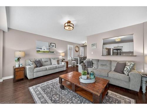 616 Iris Court, Burlington, ON - Indoor Photo Showing Living Room