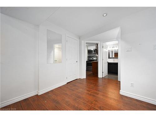 B-78 Pantano Drive, Hamilton, ON - Indoor Photo Showing Other Room