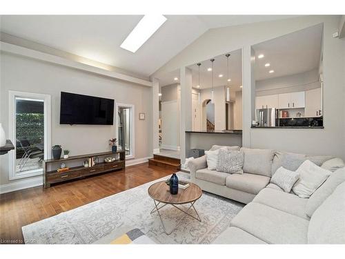 381 Queen Street S, Hamilton, ON - Indoor Photo Showing Living Room