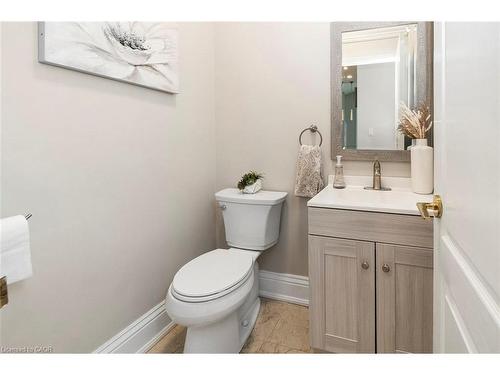 381 Queen Street S, Hamilton, ON - Indoor Photo Showing Bathroom