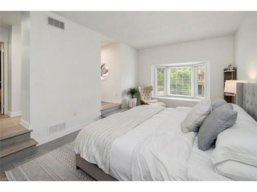 381 Queen Street S, Hamilton, ON - Indoor Photo Showing Bedroom
