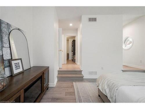 381 Queen Street S, Hamilton, ON - Indoor Photo Showing Bedroom