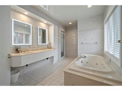 381 Queen Street S, Hamilton, ON - Indoor Photo Showing Bathroom