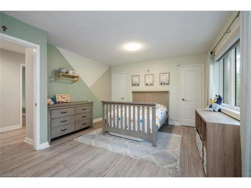 381 Queen Street S, Hamilton, ON - Indoor Photo Showing Bedroom